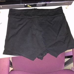trendy black skort